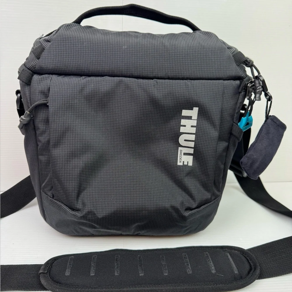 THULE Aspect Camera DSLR Shoulder Pack Travel Bag Padded - Black NO DIVIDERS